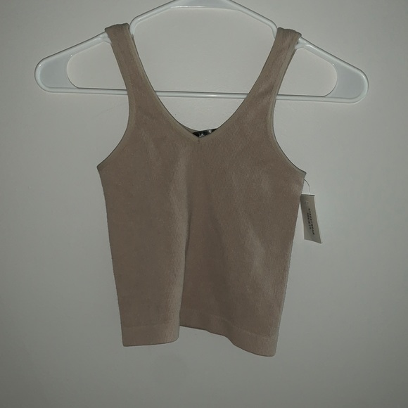 Seamless crop top. - Picture 1 of 2